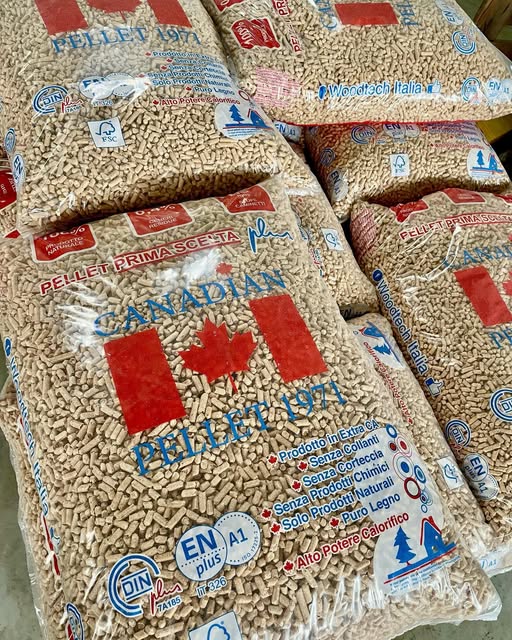 Pelety Canadian Pellet – paleta 72 vriec × 15 kg zo smrekového dreva